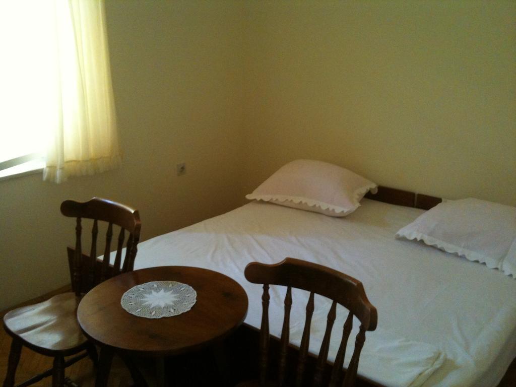 Hostel Guesthouse Mira Omiš Habitación foto